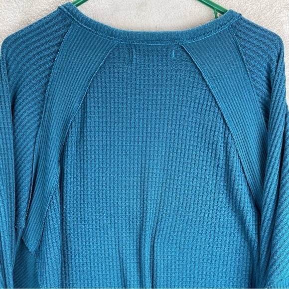 WE THE FREE Aqua Thermal Shirt Large Top Long Sleeve Oversized Slouchy Raw Hem - Picture 11 of 12
